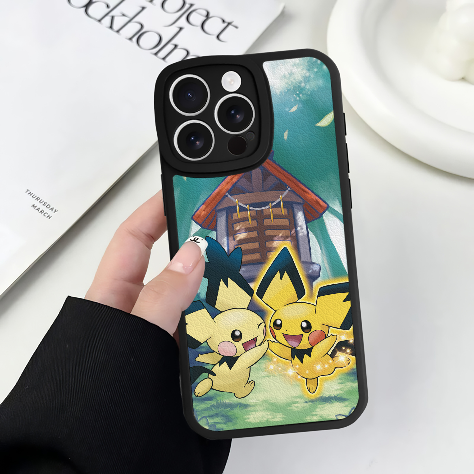 （画像用） ポケットモンスター Pokémon 【iPhone 16シリーズ対応】シリコンスマホケース（レザー調） 材質：シリコン